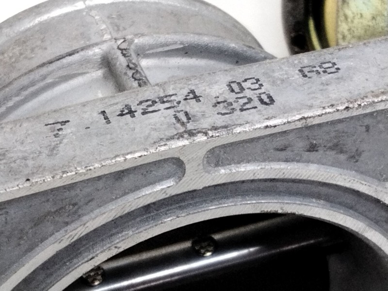 Recambio de cuerpo de mariposa para nissan serena (c23m) referencia OEM IAM 71425403  