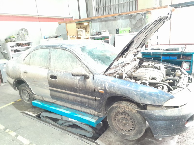 mitsubishi carisma berina 5 (da0) del año 1998