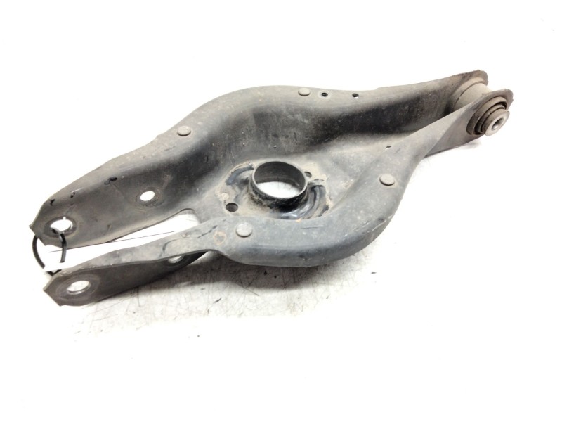 Recambio de brazo suspension inferior trasero izquierdo para bmw serie 1 lim. (f20/f21) referencia OEM IAM 686754102  