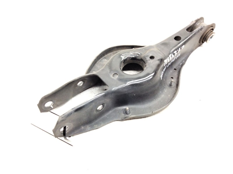 Recambio de brazo suspension inferior trasero derecho para bmw serie 1 lim. (f20/f21) referencia OEM IAM 686754102  