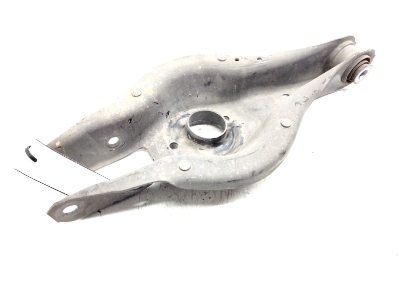 Recambio de brazo suspension inferior trasero derecho para bmw serie 1 lim. (f20/f21) referencia OEM IAM 686754102  