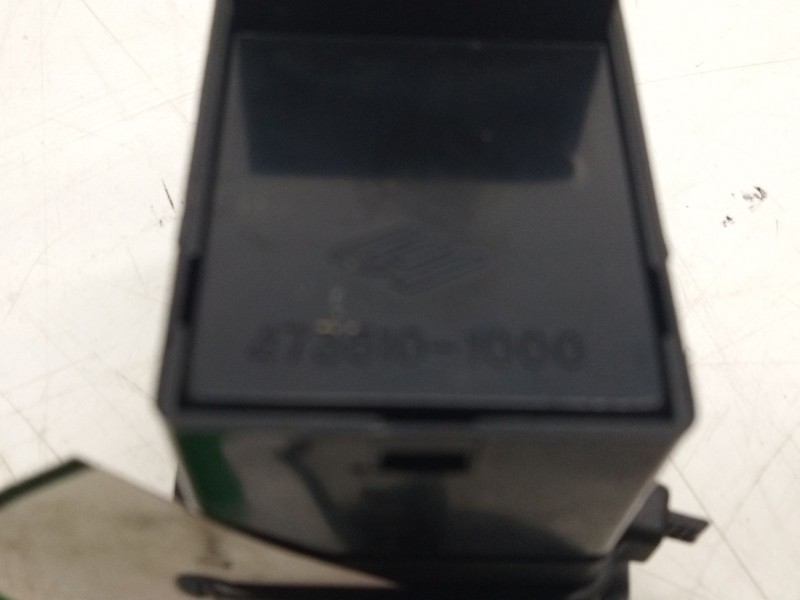 Recambio de mando elevalunas delantero derecho para kia sephia ll 1.5 cat referencia OEM IAM 4735101000  