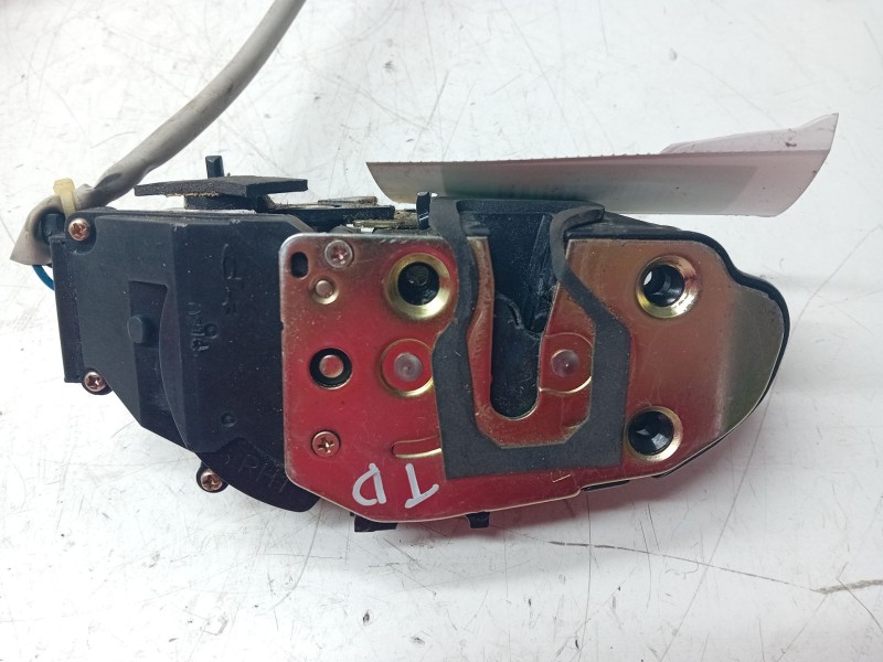 Recambio de cerradura puerta trasera derecha para kia sephia ll 1.5 cat referencia OEM IAM   