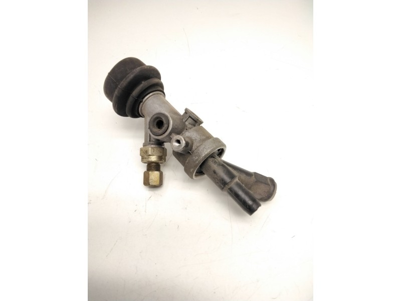 Recambio de válvula de freno estacionamiento para nissan atleon referencia OEM IAM SINREF.  