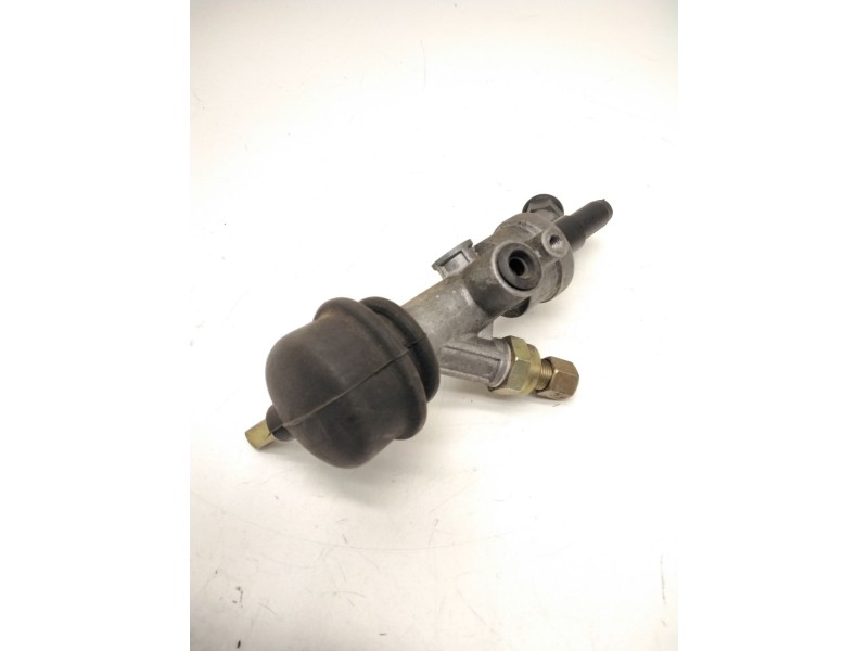 Recambio de válvula de freno estacionamiento para nissan atleon referencia OEM IAM SINREF.  