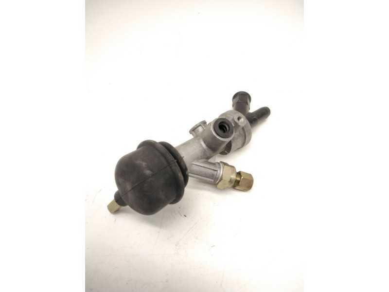 Recambio de válvula de freno estacionamiento para nissan atleon referencia OEM IAM SINREF.  
