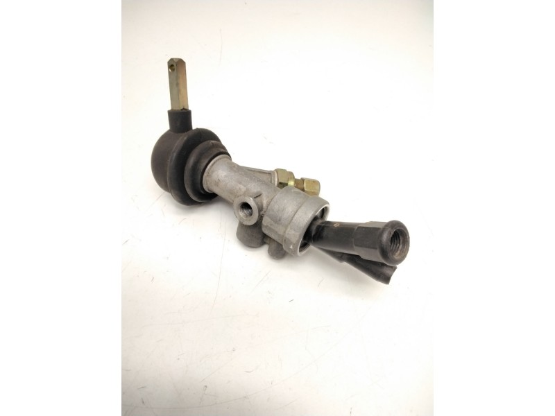 Recambio de válvula de freno estacionamiento para nissan atleon referencia OEM IAM SINREF.  