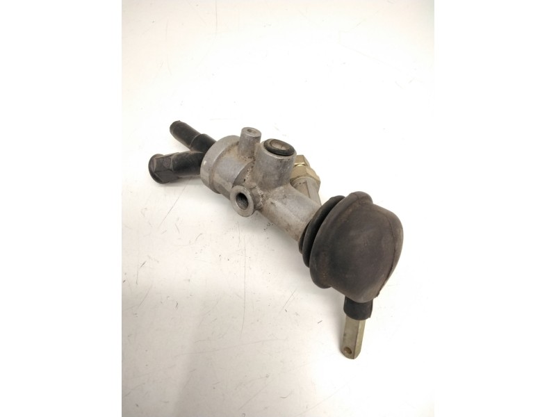 Recambio de válvula de freno estacionamiento para nissan atleon referencia OEM IAM SINREF.  