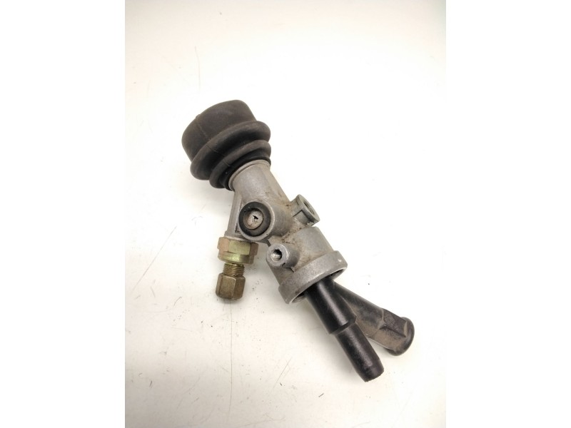 Recambio de válvula de freno estacionamiento para nissan atleon referencia OEM IAM SINREF.  