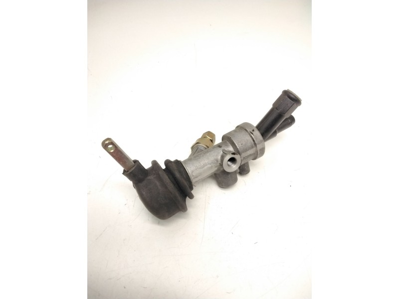 Recambio de válvula de freno estacionamiento para nissan atleon referencia OEM IAM SINREF.  