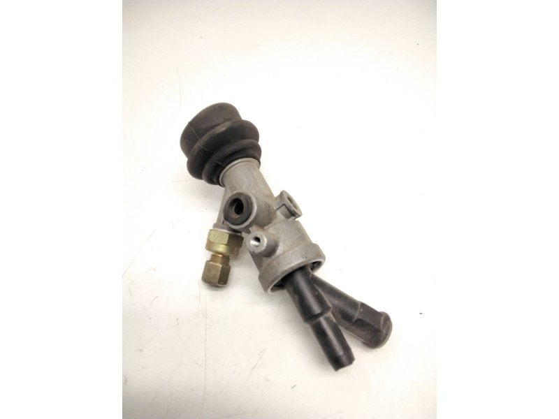 Recambio de válvula de freno estacionamiento para nissan atleon referencia OEM IAM SINREF.  
