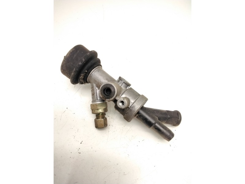 Recambio de válvula de freno estacionamiento para nissan atleon referencia OEM IAM SINREF.  