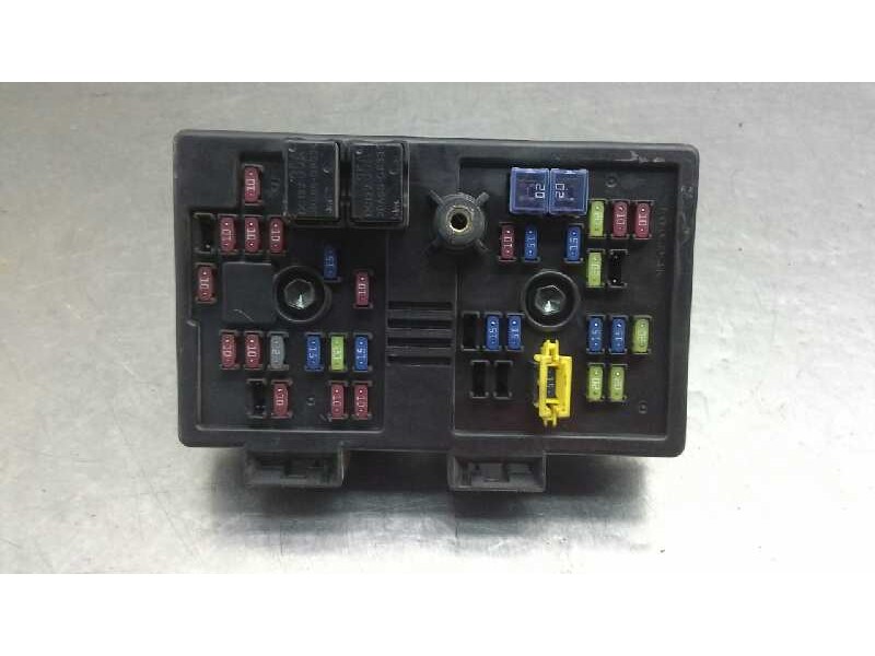 Recambio de caja fusibles para chevrolet captiva 2.0 diesel cat referencia OEM IAM 96821082  