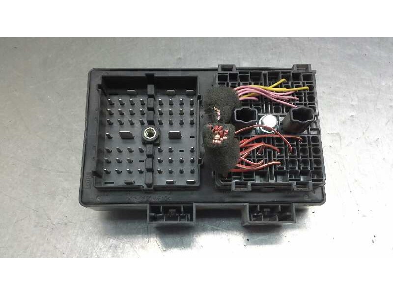 Recambio de caja fusibles para chevrolet captiva 2.0 diesel cat referencia OEM IAM 96821082  
