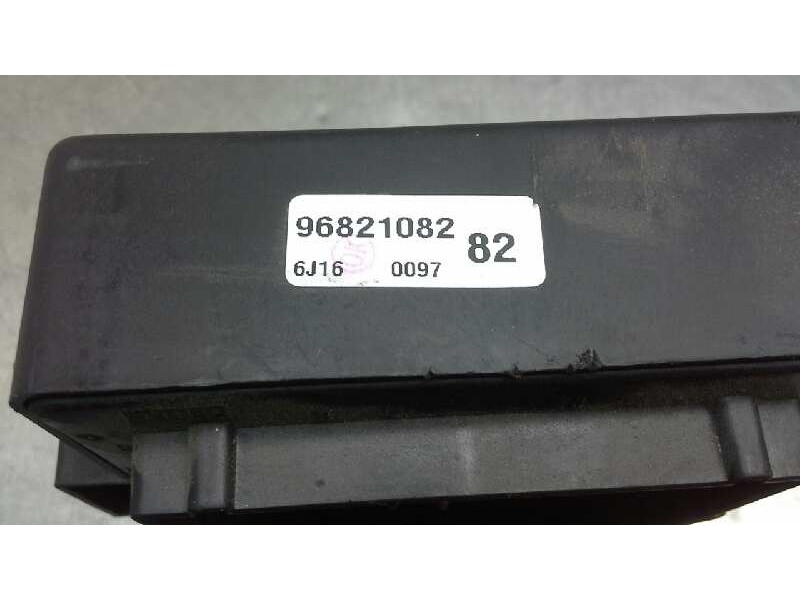 Recambio de caja fusibles para chevrolet captiva 2.0 diesel cat referencia OEM IAM 96821082  
