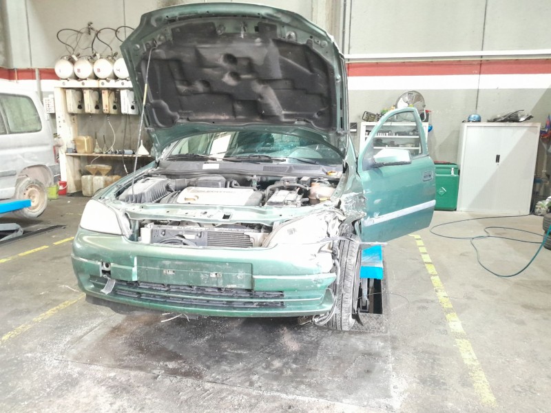 opel astra g berlina del año 2000