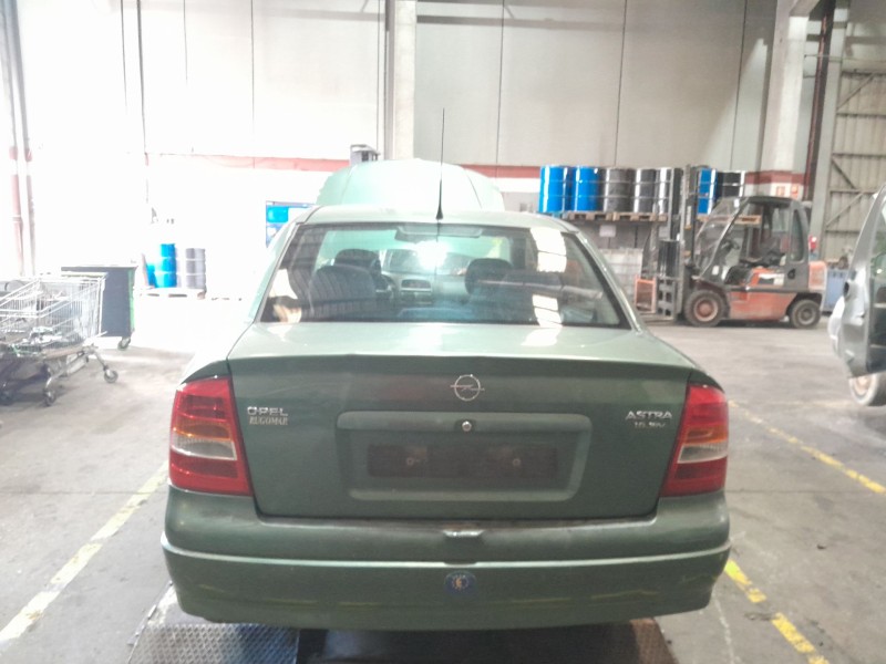 opel astra g berlina del año 2000