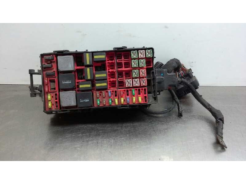 Recambio de caja fusibles para ford transit caja cerrada, media (fy) (2000 =>) ft 300 2.0 referencia OEM IAM 4401681  