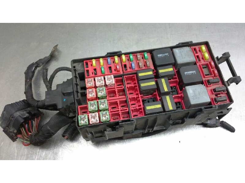 Recambio de caja fusibles para ford transit caja cerrada, media (fy) (2000 =>) ft 300 2.0 referencia OEM IAM 4401681  