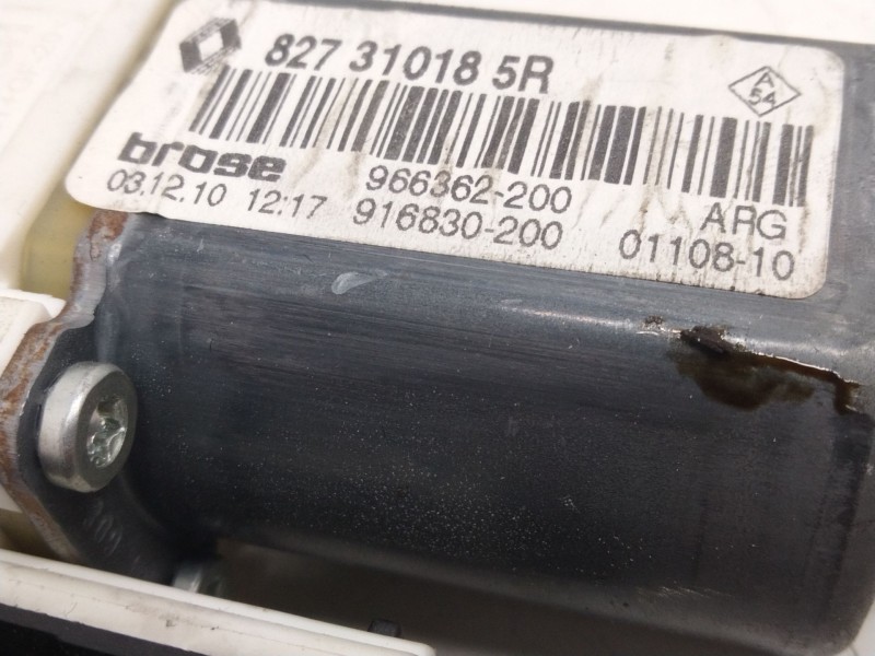 Recambio de motor elevalunas trasero izquierdo para renault megane iii berlina 5 p 1.5 dci diesel fap referencia OEM IAM 8273101