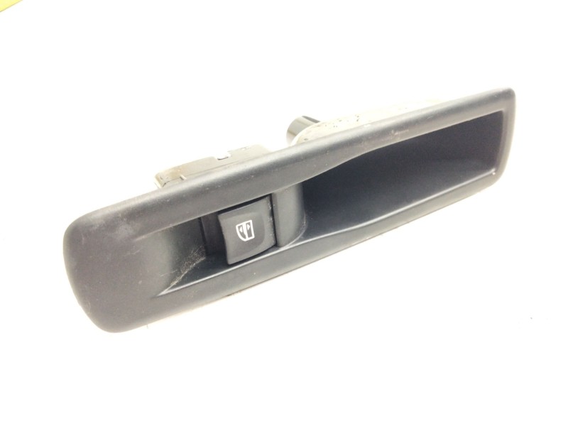 Recambio de mando elevalunas trasero izquierdo para renault megane iii berlina 5 p 1.5 dci diesel fap referencia OEM IAM 8296000