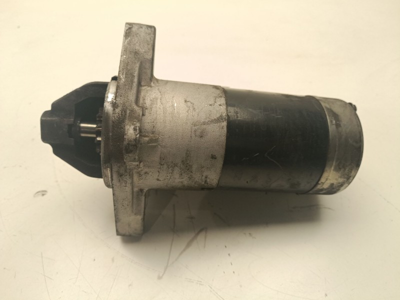 Recambio de motor arranque para renault trafic caja cerrada (ab 4.01) referencia OEM IAM 570548103130  