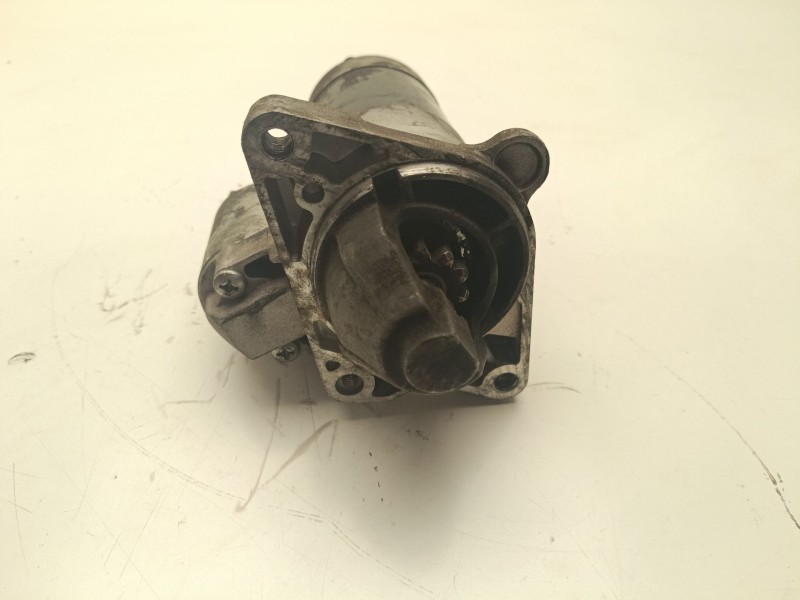Recambio de motor arranque para renault trafic caja cerrada (ab 4.01) referencia OEM IAM 570548103130  