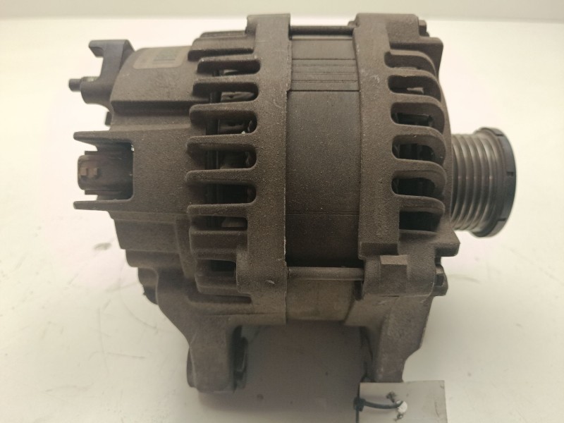 Recambio de alternador para renault master kombi l1h1 3,3t referencia OEM IAM 231001822R  