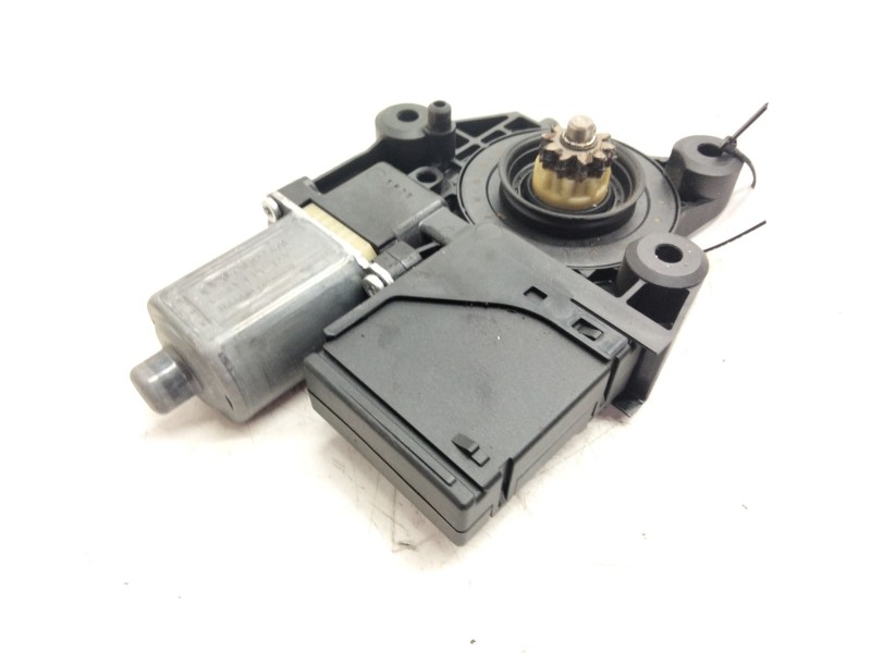 Recambio de motor elevalunas delantero izquierdo para renault megane iii berlina 5 p 1.5 dci diesel fap referencia OEM IAM 80730