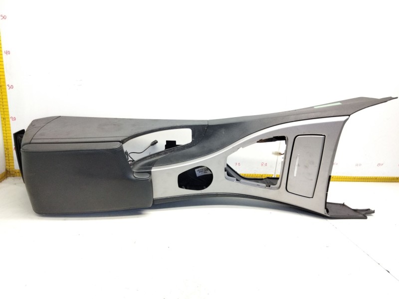 Recambio de reposabrazos para bmw serie 3 berlina (e90) 3.0 turbodiesel cat referencia OEM IAM 6550108101  