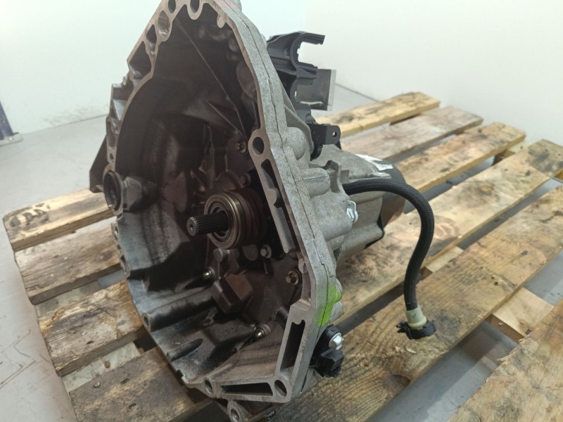 Recambio de caja cambios para renault twingo iii limited referencia OEM IAM JE3003  
