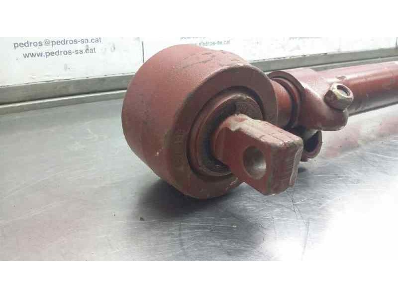 Recambio de tirante eje trasero para iveco referencia OEM IAM 99487778 IVC 393.35 31067