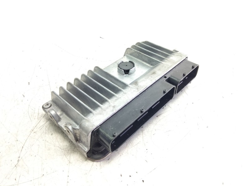 Recambio de centralita motor uce para toyota referencia OEM IAM 896610ZS10  