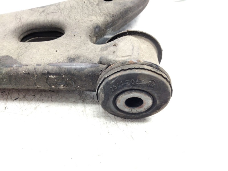 Recambio de brazo suspension inferior delantero derecho para ford fiesta (cbk) 1.6 tdci cat referencia OEM IAM   