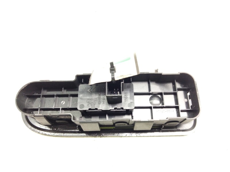 Recambio de mando elevalunas delantero derecho para peugeot 308 sw premium referencia OEM IAM 96565184XT  