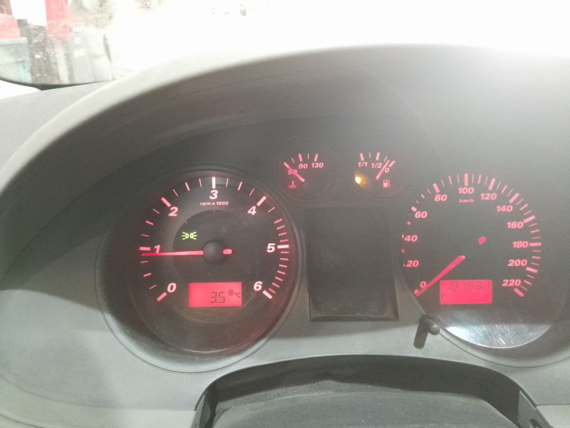 seat ibiza (6l1) del año 2003