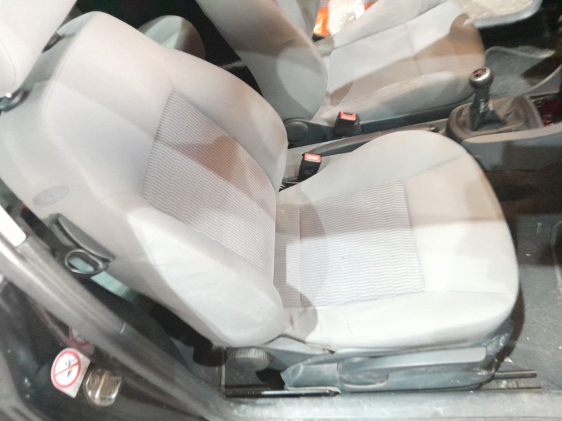 seat ibiza (6l1) del año 2003
