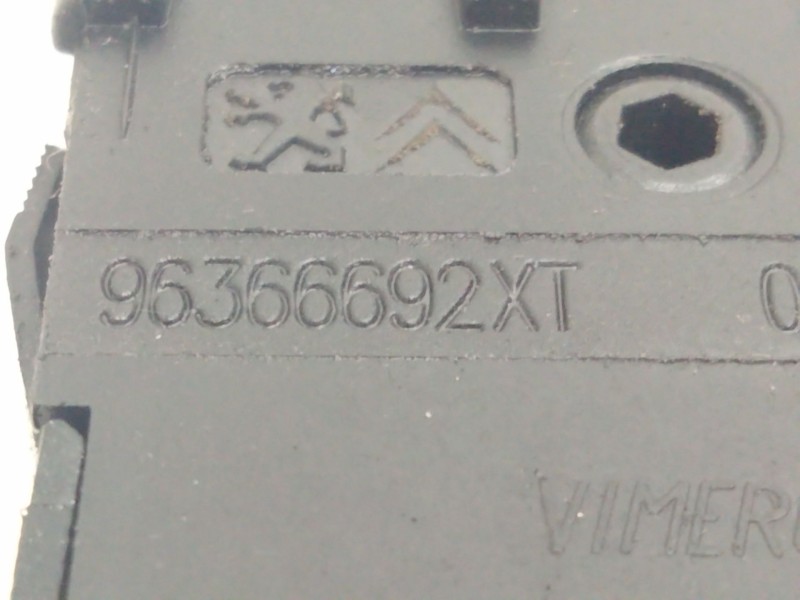 Recambio de regulador luces faros para peugeot 308 sw premium referencia OEM IAM 96466692XT  