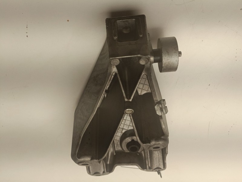 Recambio de soporte motor derecho inferior para bmw serie 4 gran coupe (f36) referencia OEM IAM 22116781227  