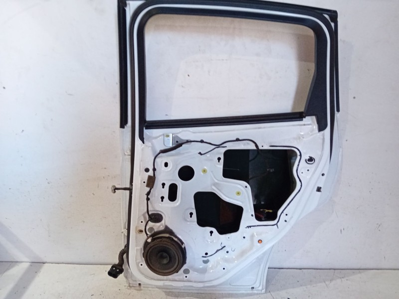 Recambio de puerta trasera derecha para ford c-max referencia OEM IAM   