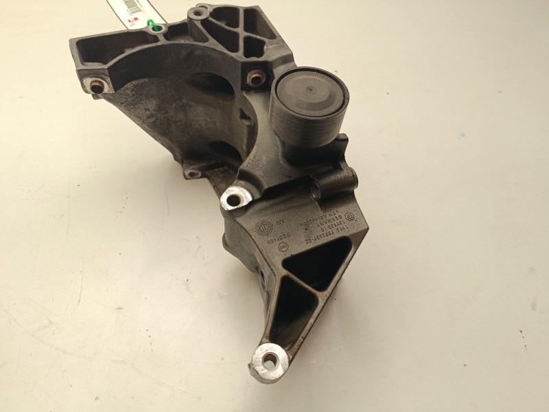 Recambio de soporte alternador para bmw x3 (f25) 2.0 turbodiesel referencia OEM IAM 11167802639-02  