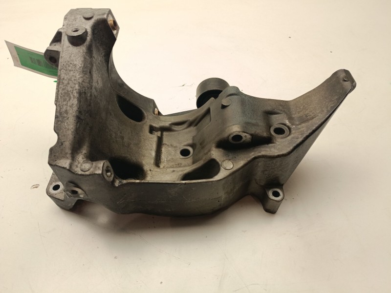 Recambio de soporte alternador para bmw x3 (f25) 2.0 turbodiesel referencia OEM IAM 11167802639-02  