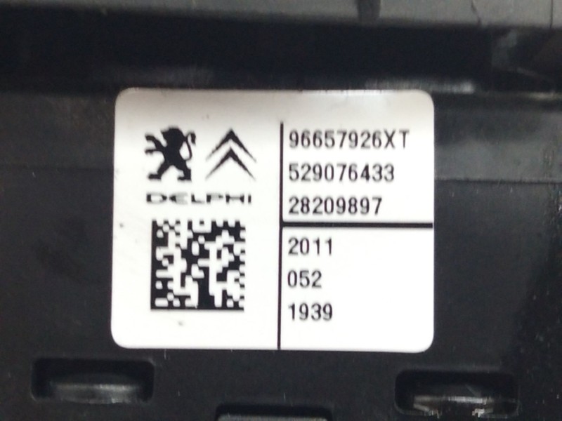 Recambio de mando elevalunas trasero izquierdo para citroen c4 berlina exclusive referencia OEM IAM 96657296XT  