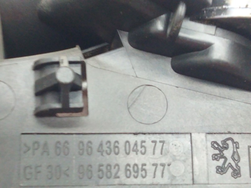 Recambio de maneta interior delantera izquierda para peugeot 307 break / sw (s1) 1.6 hdi referencia OEM IAM 9643604577  