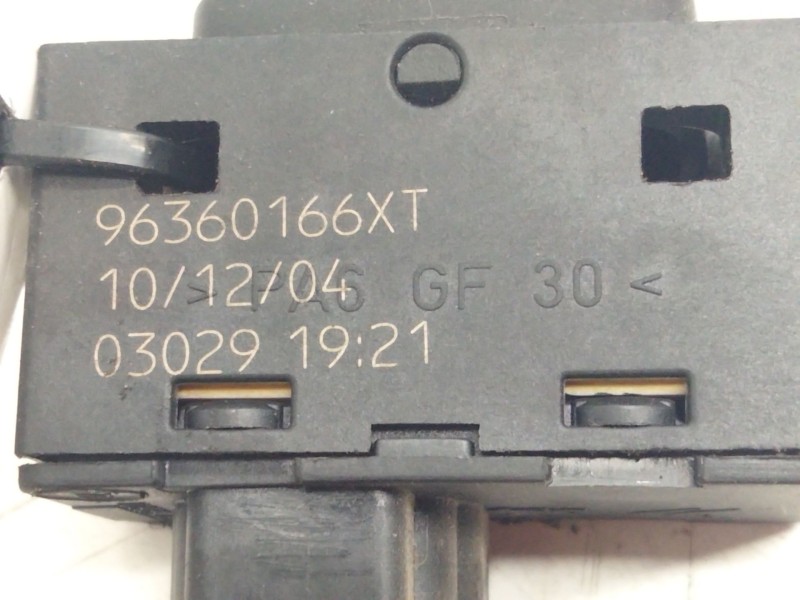 Recambio de mando elevalunas trasero izquierdo para peugeot 307 break / sw (s1) 1.6 hdi referencia OEM IAM 96360166XT  