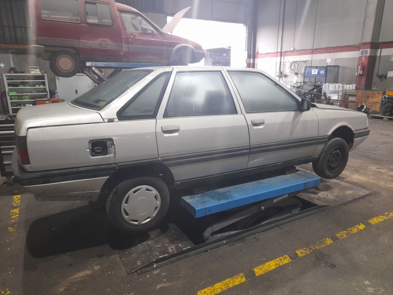 renault 21 berlina (b/l48) del año 1987