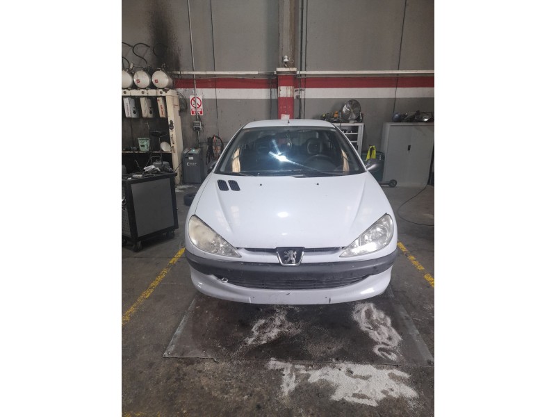 peugeot 206 berlina del año 2000