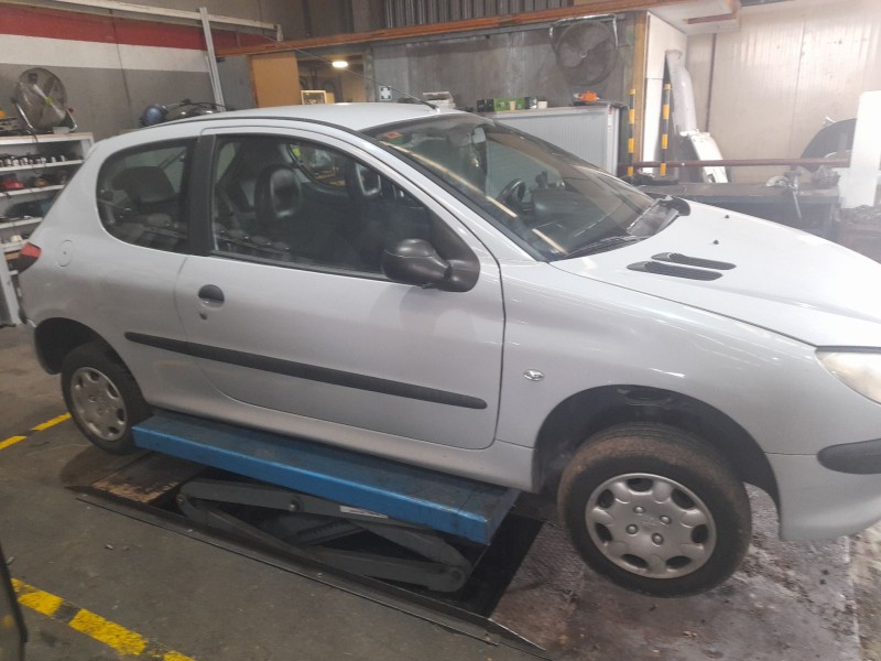 peugeot 206 berlina del año 2000