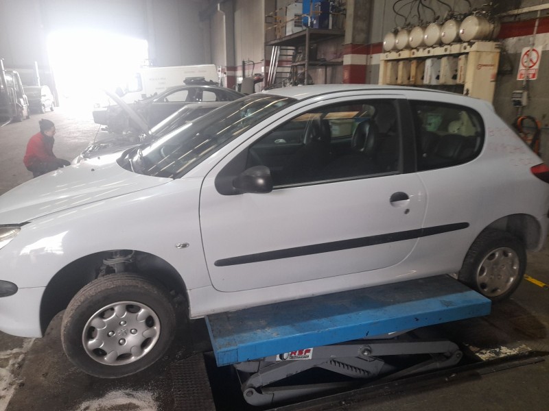 peugeot 206 berlina del año 2000