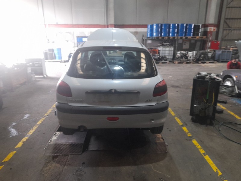 peugeot 206 berlina del año 2000